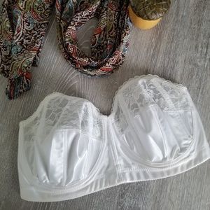 Pretty strapless bra